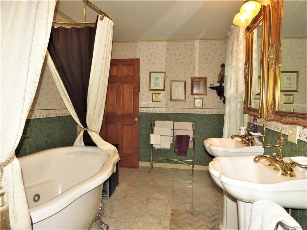 Raindrops On Roses Bed & Breakfast Herkimer Εξωτερικό φωτογραφία
