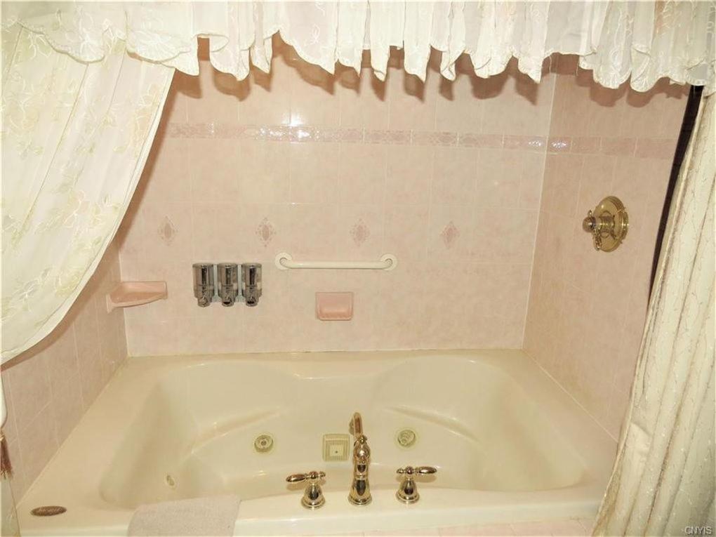 Raindrops On Roses Bed & Breakfast Herkimer Εξωτερικό φωτογραφία