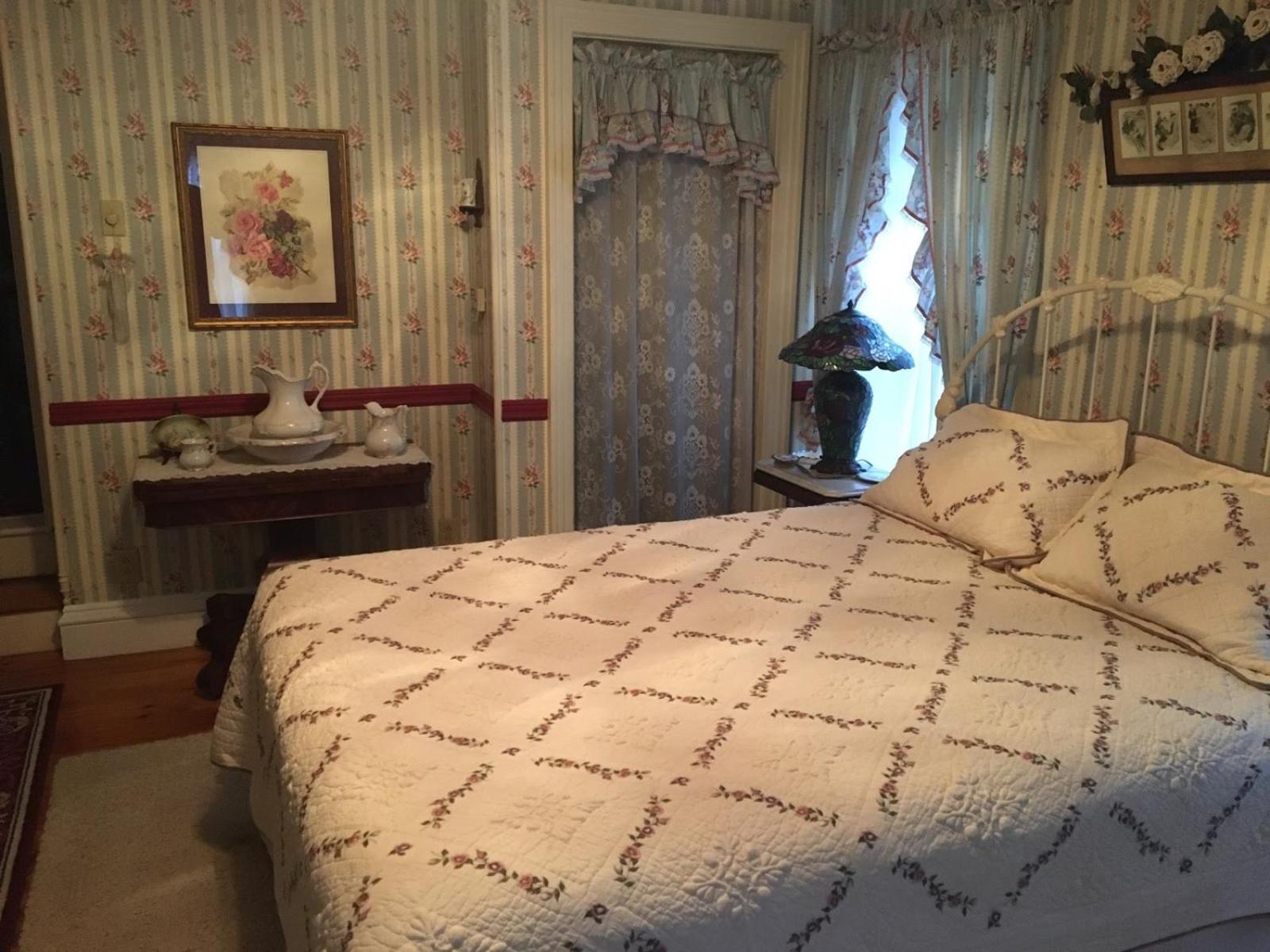 Raindrops On Roses Bed & Breakfast Herkimer Εξωτερικό φωτογραφία